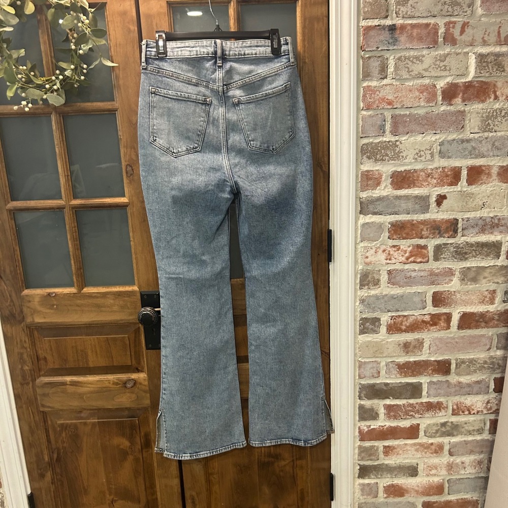 Old Navy Higher High-Rise Flare Rita Jeans Light Wash Blue Womens 6 29x32 - Picture 2 of 11
